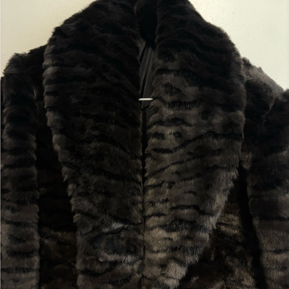 ISO Vintage Brown Faux Fur Animal Print (Tiger) Midi Coat - Size 40 (Large) - Picture 12 of 14